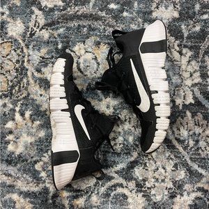 WOMEN'S NIKE FREE METCON TRAINING SHOES